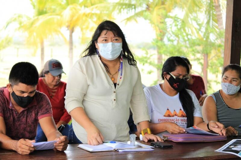 Deputada Joenia Wapichana fala para lideranças sobre sua atuação parlamentar reunião na Fazenda Xanadu (Foto: Lohana Chaves)