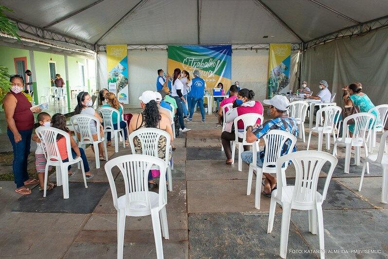 Moradores do PA Nova Amazônia, área rural do município receberam uma ação de vacinação na Escola Municipal José Davi Feitoza, nesta quarta-feira, 26 (Foto: Divulgação)