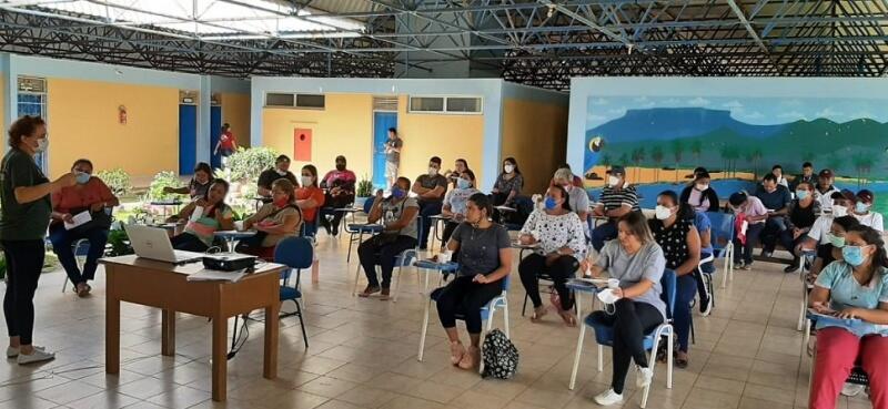Reunião com as equipes epidemiológicas estadual e municipal para ajustes de como será o trabalho (Foto: Ascom / Sesau-RR)