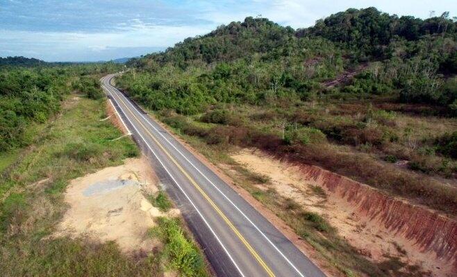 Máquinas da prefeitura de do município de Baliza fizeram um serviço emergencial (Foto: Divulgação)
