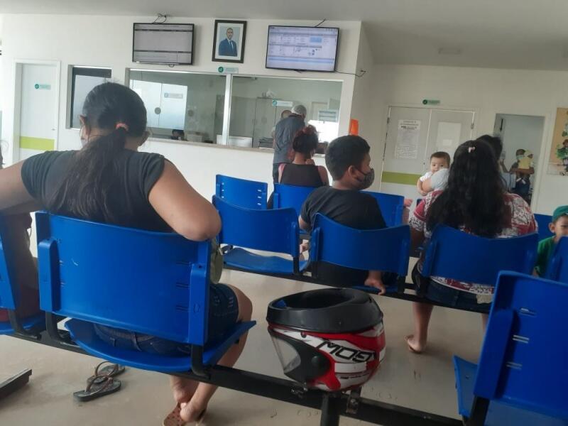 Mais de 20 crianças esperavam por atendimento no hospital na tarde deste domingo (FOTO: Divulgação)