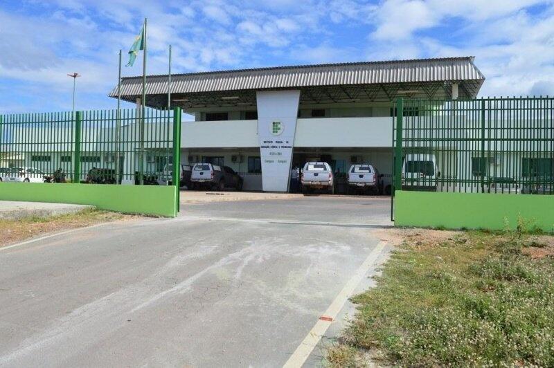O estudante selecionado deverá comparecer ao campus acompanhado de um responsável maior de idade (Foto: IFRR)