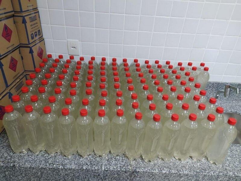 Foram doados 250 litros de produtos para o combate ao covid-19, sendo 50L de álcool em gel e 200L de hipoclorito de sódio (Foto: Arquivo FolhaBV)