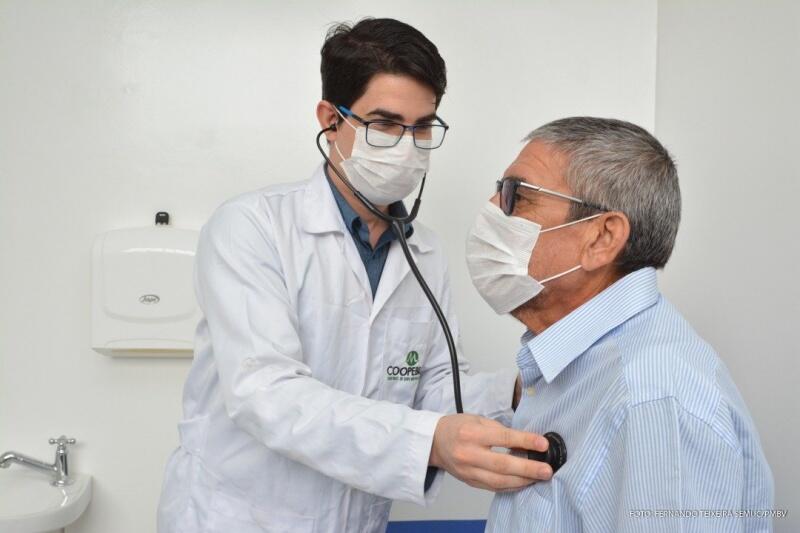 Entre os cargos oferecidos estavam cirurgião dentista odontopediatra, fisioterapeuta, maqueiro hospitalar, médico anestesiologista, médico cirurgião geral, médico clínico geral, entre outros (Foto: Divulgação)