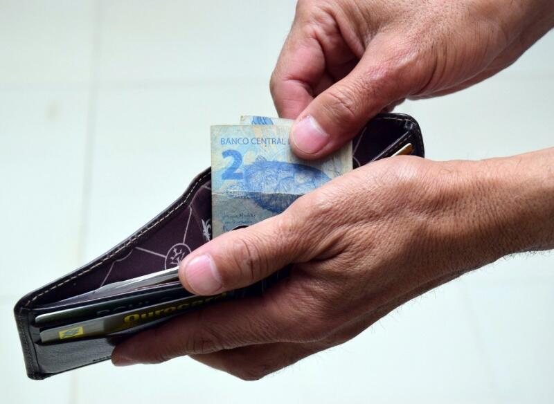 Cartão de crédito e carnês de loja são vilões do endividamento