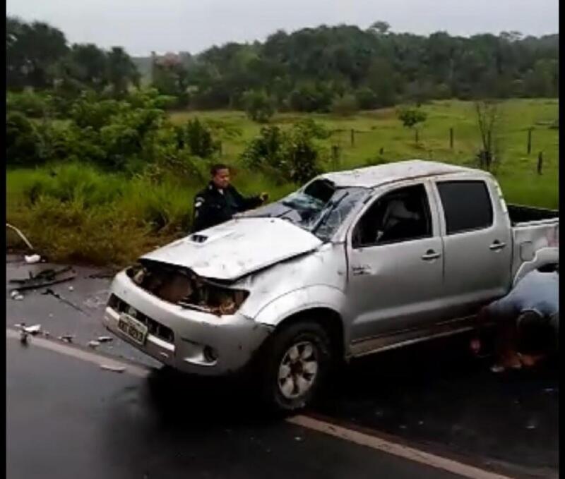 Acidente foi causado por buraco na estrada