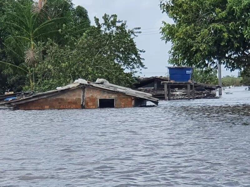 Fortes chuvas afetaram casas e estradas em Roraima (Foto: Néia Dutra/FolhaBV)