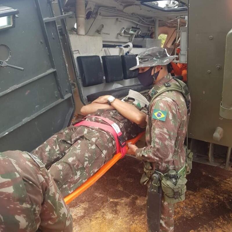 A instrução contou com técnicas de retirada de vítimas de veículos blindados. (Foto: Divulgação)