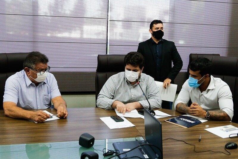 Deputado Neto Loureiro, Gabriel Picanço e Renan participaram da reunião. (Foto:Supcom ALERR)