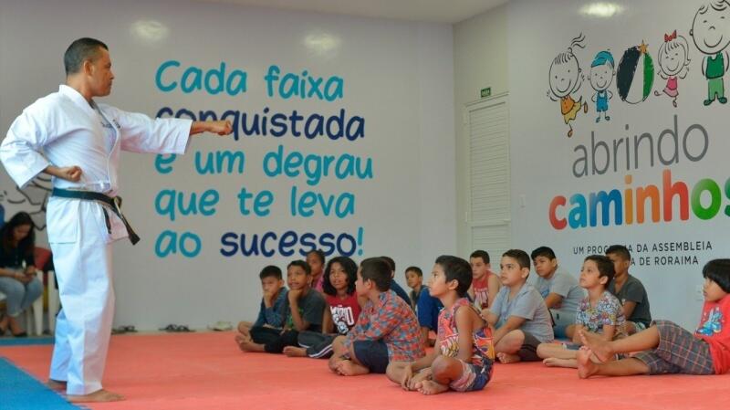 Programa Abrindo Caminhos ofertava aulas de esportes, modalidades artísticas e informática. (Foto:Supcom Alerr)