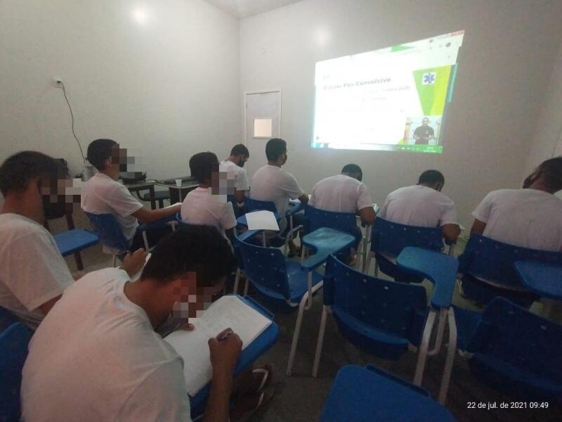 Os adolescentes fizeram cursos presenciais e à distância (Foto: Divulgação)