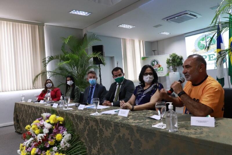 A ministra da Mulher, da Família e dos Direitos Humanos, Damares Alves, esteve presente na entrega dos veículos (Foto: Ascom Parlamentar) A ministra da Mulher, da Família e dos Direitos Humanos, Damares Alves, esteve presente na entrega dos veículos (Foto: Ascom Parlamentar)