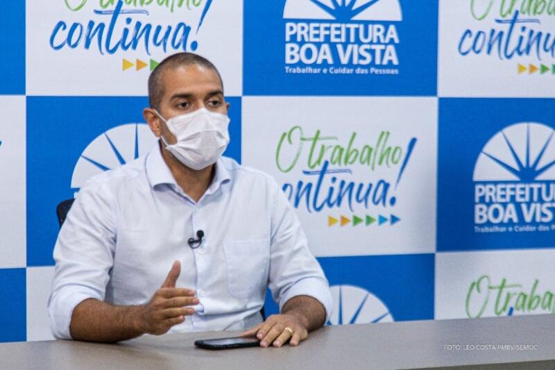 Segundo o prefeito de Boa Vista, Arthur Henrique, esta é a forma de incentivar os profissionais que trabalham na Educação Municipal. (Foto: Semuc)