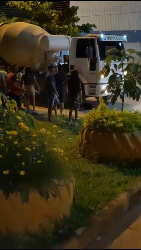 O acidente ocorreu entre as avenidas Senador Hélio Campos e Yandara, na noite deste domingo, 08. (Foto: Divulgação)