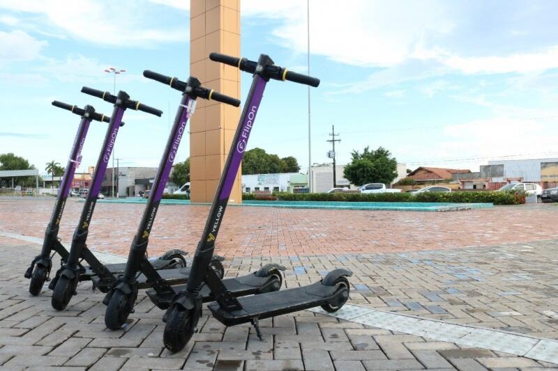 Os patinetes estão disponíveis em seis pontos da cidade (Foto: Nilzete Franco/FolhaBV)