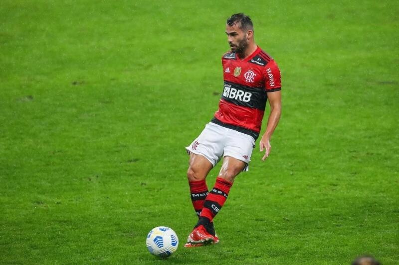 Thiago Maia entrou no segundo tempo e ajudou o Flamengo a mudar a postura contra o Grêmio (Foto: Instagram/Thiago Maia)