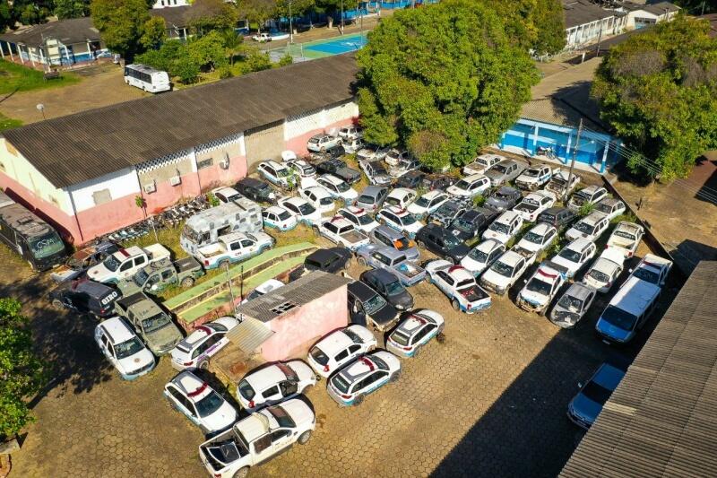 Governo informou que está finalizando o processo para leiloar carros, motos, vans e caminhonetes que não servem mais para o policiamento de rua (Foto: Divulgação)