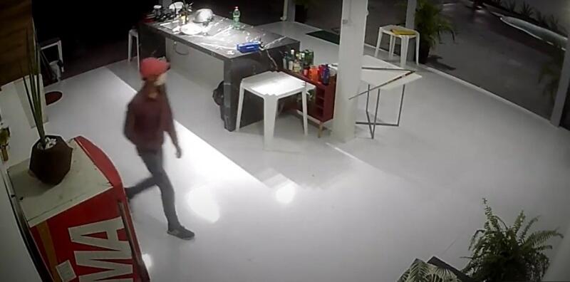 Três bandidos praticaram o assalto a mão armado (Foto: Reprodução)