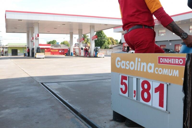 A reportagem encontrou postos vendendo a gasolina de até R$ 5,81 o litro (Foto: Nilzete Franco/FolhaBV)