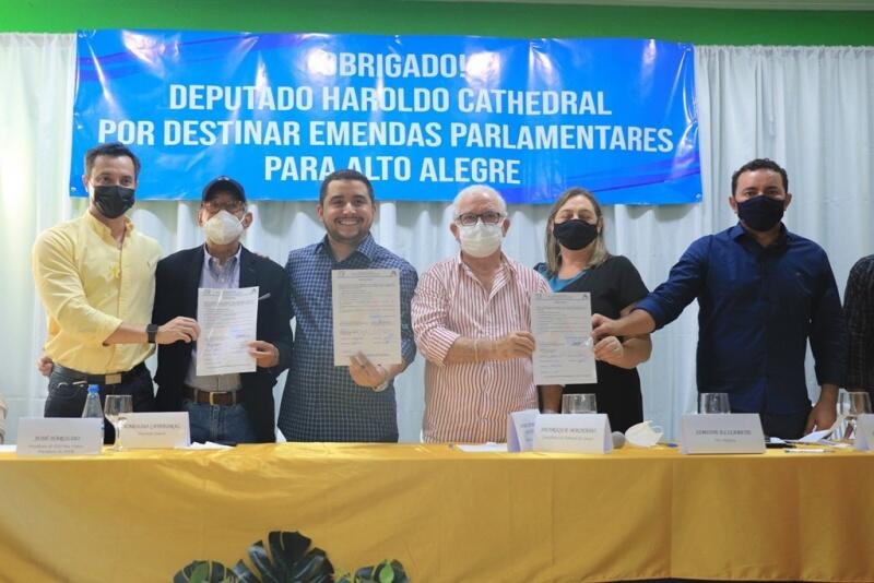 A ordem de serviço para o início dos trabalhos foi assinada durante cerimônia (Foto: Divulgação)