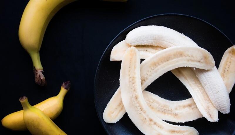 Conhecida por ter um alto teor de fibras, a banana é uma ótima fonte de micronutrientes (Foto: Divulgação)