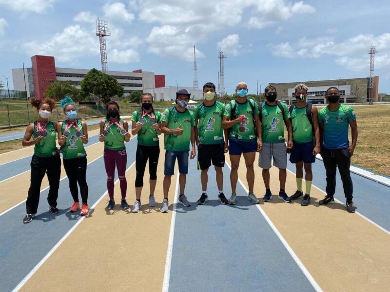 A delegação conquistou medalhas de prata e bronze (Foto: Arquivo Pessoal)