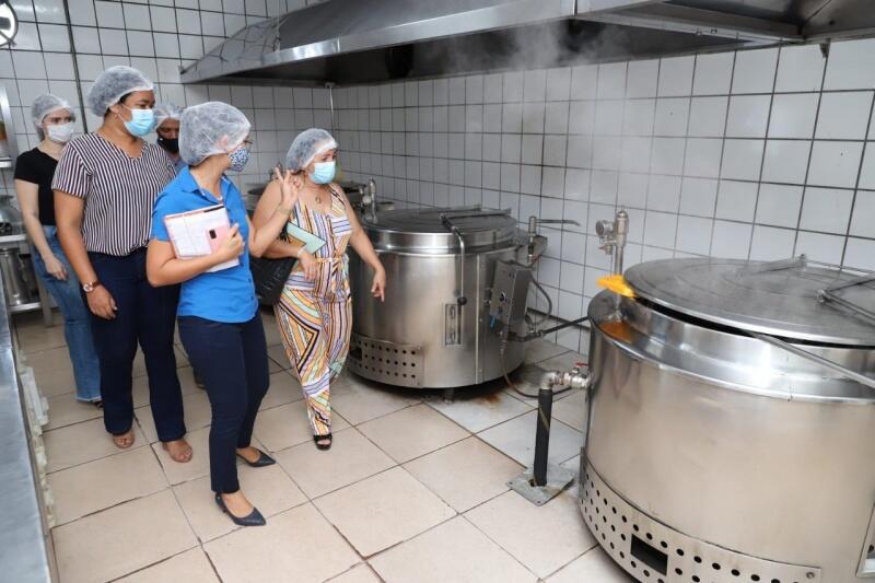 Uma equipe da Setrabes foi enviada ao Amazonas para conhecer a logística de restaurantes populares amazonenses (Foto: Secom-RR)