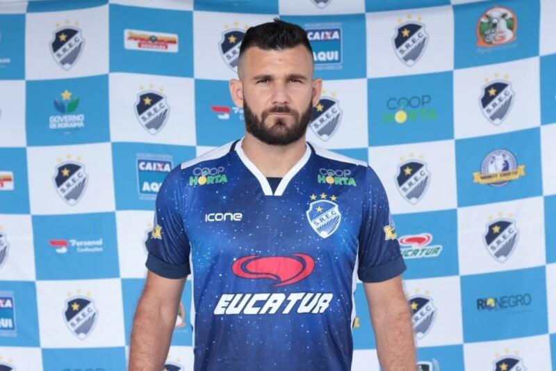 Atacante Raí Souza desembarca na capital visando classificação para quartas de finais da Copa Verde. (Foto: Hélio Garcias - São Raimundo)