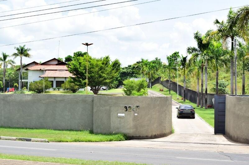 Momento em que o carro da Sejuc chega a residência de Jalser (Foto: Nilzete Franco/FolhaBV)