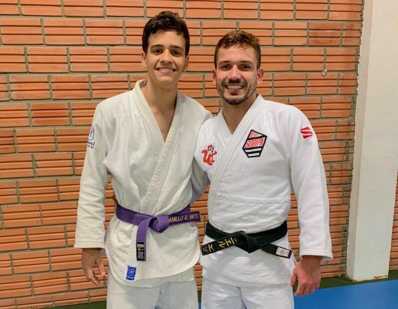 Danillo Rodrigues de Brito e medalhista olímpico de bronze nos Jogos de Tóquio, Daniel Cargnin. (Créditos: Divulgação - Sogipa)