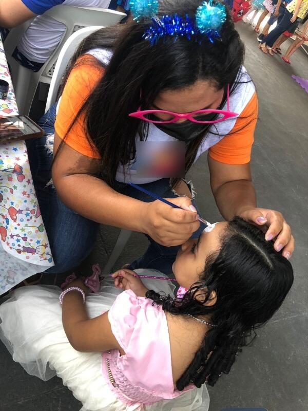A programação inclui pintura facial, entrega de kits com guloseimas, entre outras atividades. (Foto: Divulgação)