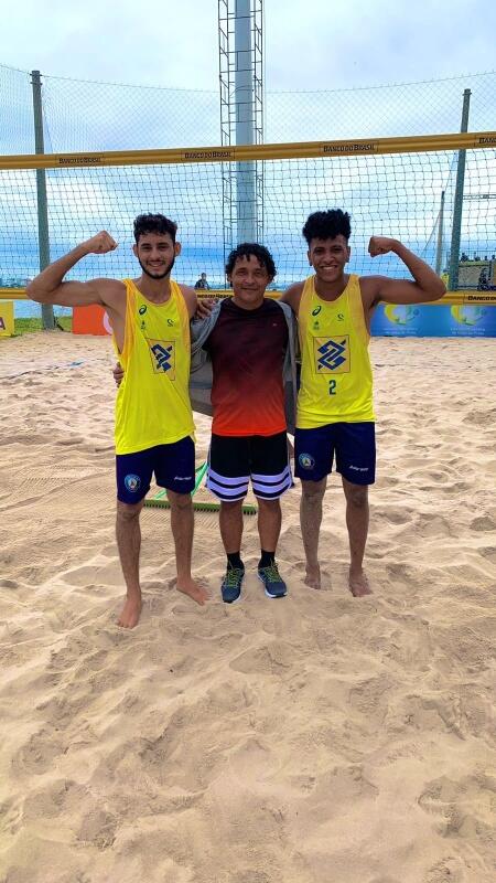 A dupla roraimense Evandro e David, com o técnico Wallace Souza (Foto: Divulgação)