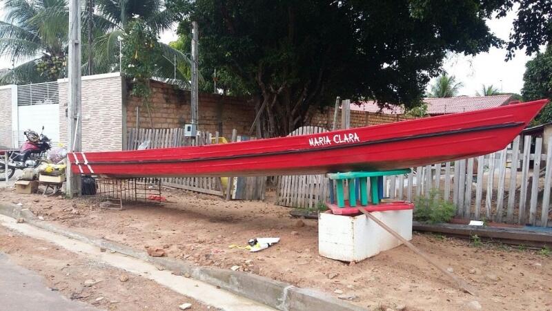 Canoa foi abandonada na Avenida Ataíde (Arquivo pessoal )