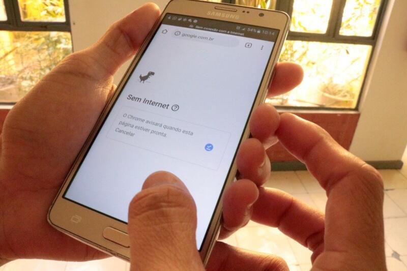 Além da internet, ligações também foram comprometidas em várias operadoras. (Foto: Nilzete Franco Folha BV)