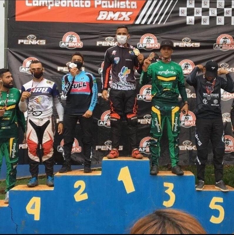 Competidor de Roraima no lugar mais alto do pódio. (Foto: Divulgação)