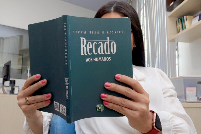 O livro Recado aos Humanos traz diversas narrativas ficcionais (Foto: Nilzete Franco/FolhaBV)