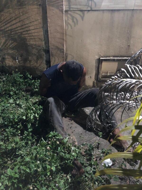 Suspeito foi imobilizado até a chegada da viatura da PM (Foto: Divulgação)