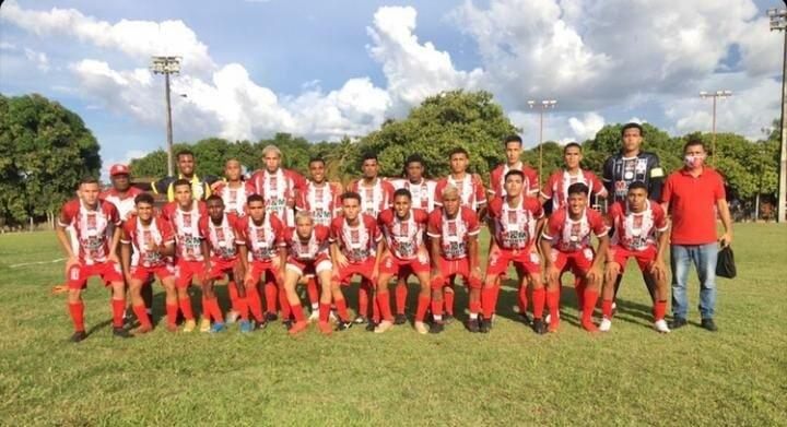 O elenco perfilado do Náutico Sub-20 (Foto: Divulgação)
