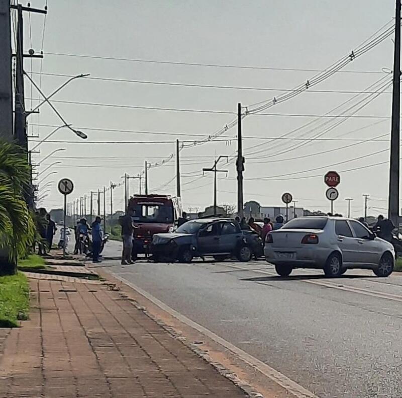 O carro estava com o licenciamento atrasado e foi removido para o pátio do Departamento Estadual de Trânsito. (Foto: Divulgação)