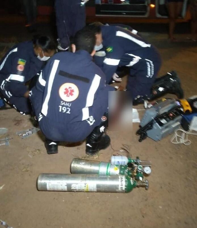 A vítima foi atingida com uma paulada na cabeça e esfaqueada no tórax, na região das costelas. (Foto: Divulgação)