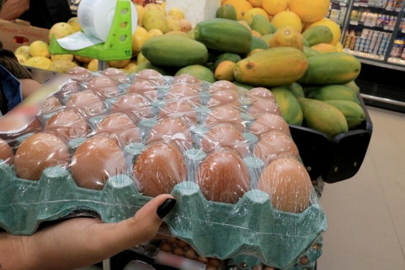 A cartela do ovo, que custava entre R$10 e R$12, está chegando a custar até R$20 (Foto: Nilzete Franco/FolhaBV)