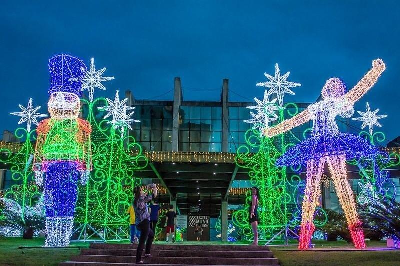 Os recursos próprios do município, foram utilizados para contratação de empresa responsável pela criação do cenário artístico e musical do ‘Natal da Paz’ (Foto: Divulgação)