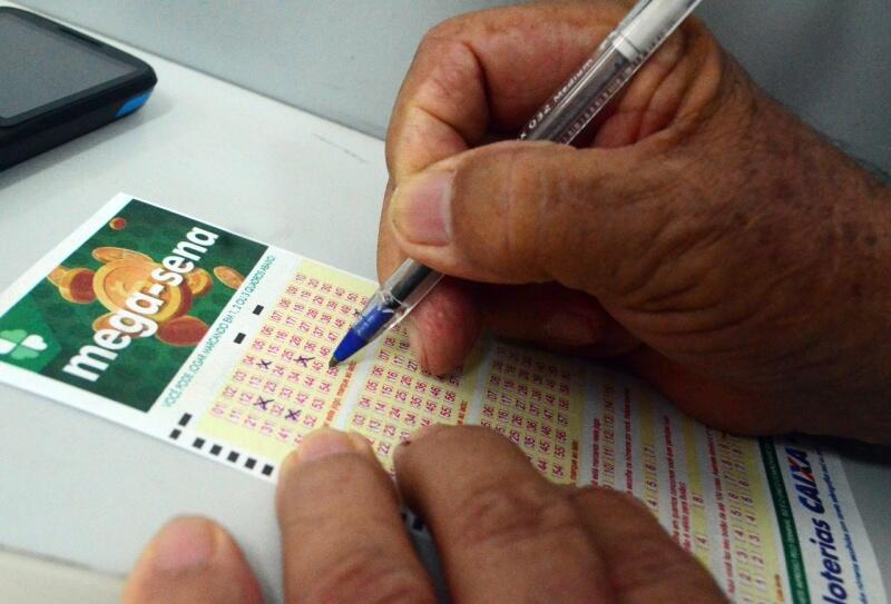 O valor de uma aposta simples na Mega-Sena é de R$ 4,50 (Foto: Divulgação/FolhaBV/) O valor de uma aposta simples na Mega-Sena é de R$ 4,50 (Foto: Divulgação/FolhaBV/)