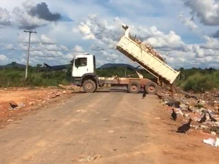 Lixo descartado pela Prefeitura de Rorainópolis tem incomodado morador da vicinal 1 (Foto: Divulgação)