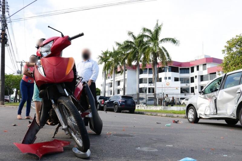 Com a colisão, a motociclista fraturou um dos braços e a motorista teve escoriações pelo corpo. (Foto: Nilzete Franco Folha BV)