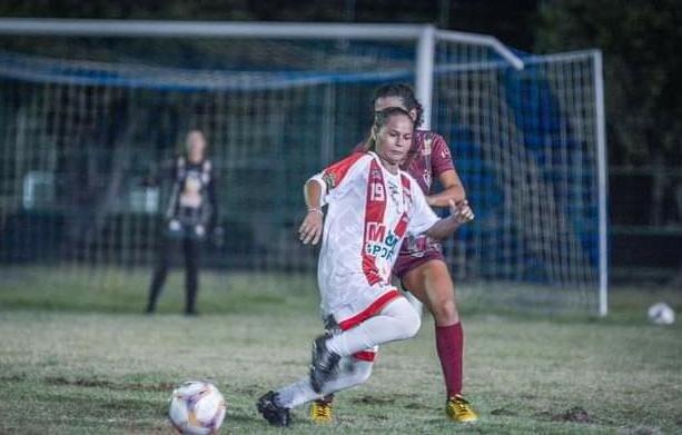 Náutico da meia Emilly tenta vaga na semifinal. (Foto: Hélio Garcias - BV Esportes