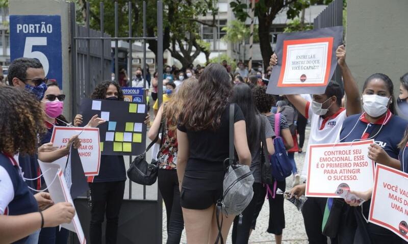 Nos locais de exame, os portões são abertos às 12h e fecham às 13h, e não é permitido entrar após o fechamento dos portões (Foto: Divulgação)