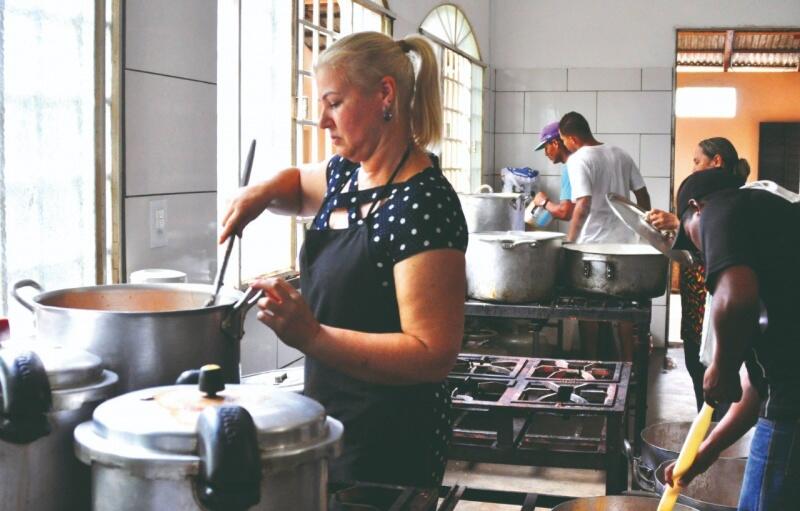 Programas de voluntariado trazem benefícios para a saúde de quem pratica e ainda podem ser utilizados para alavancar o currículo (Foto: Arquivo FolhaBV)