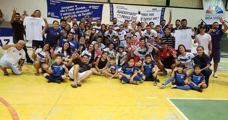 Vivaz festejou terceiro título estadual no ginásio Alamir Casarin (Foto: E.C. Vivaz)