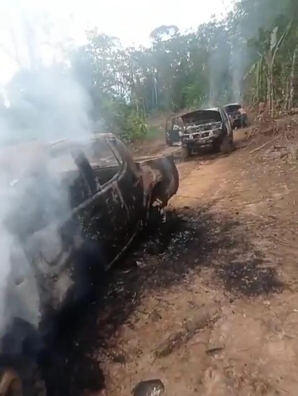 De acordo com a presidente da Associação, Isa Carine, foram ateados fogo em sete caminhonetes, que segundo ela, estavam em uma fazenda e não estavam irregulares. (Foto: Divulgação)